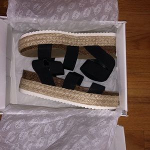 BRAND NEW Steve Madden Black Kimmie Sandal